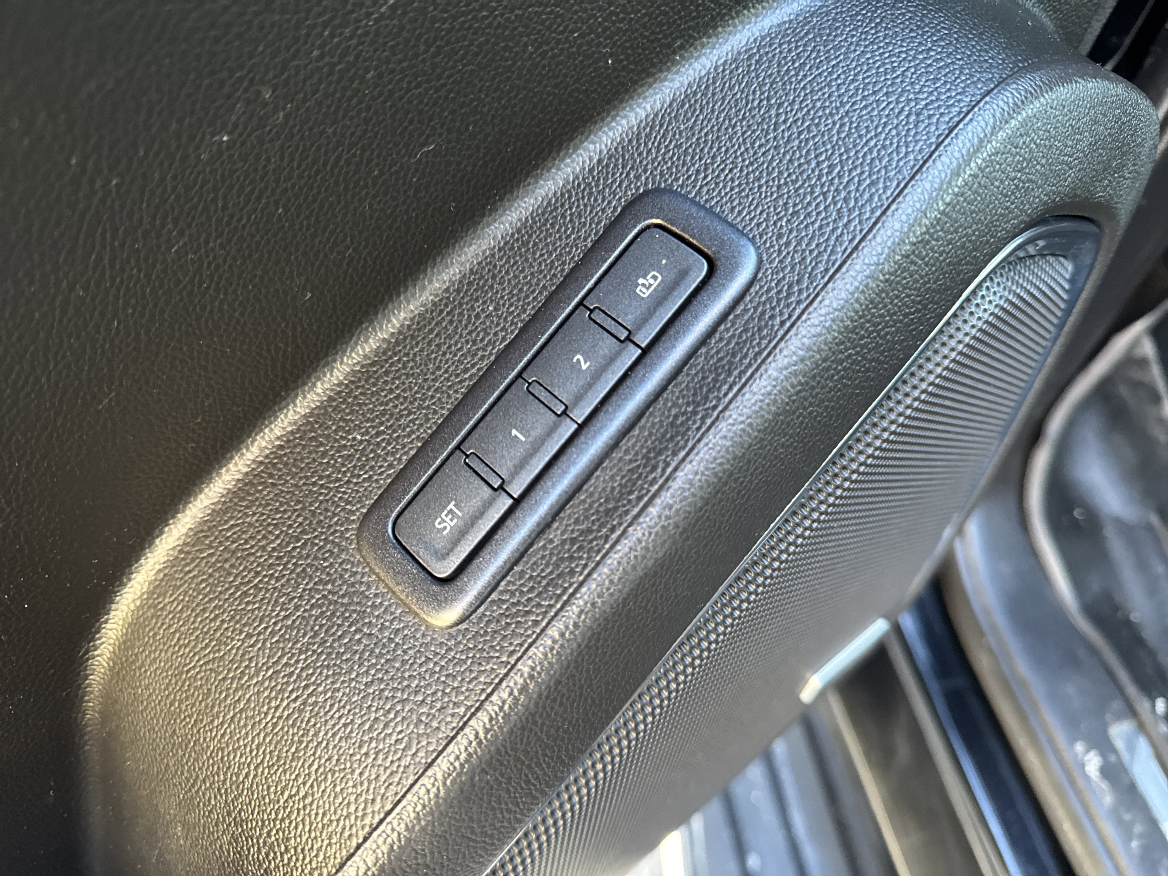 Used 2019 GMC Yukon XL SLT w/ Open Road Package image 15