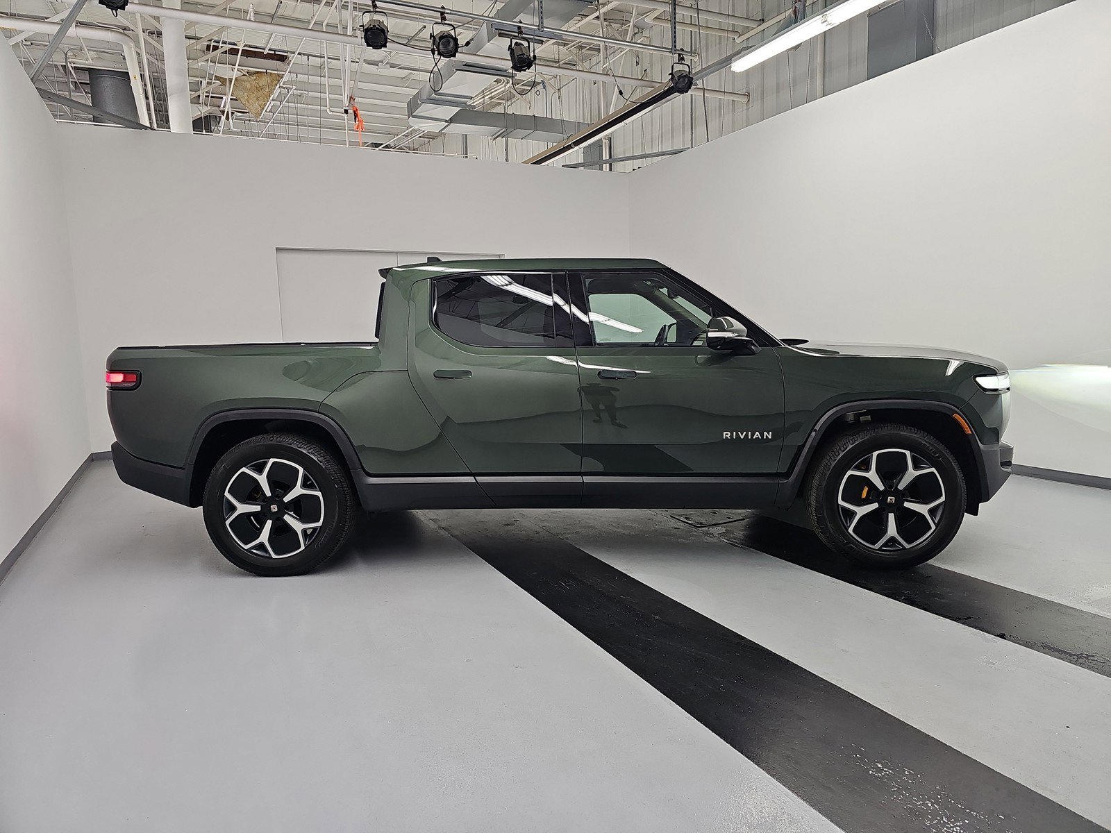 Used 2022 Rivian R1T Adventure AWD/4WD image 6