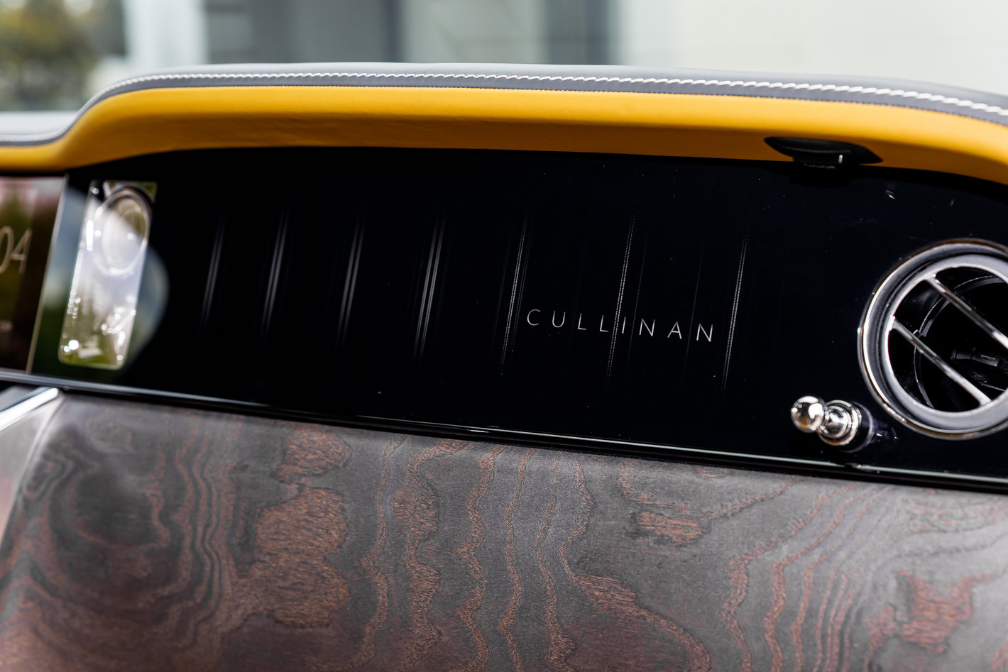 Certified 2025 Rolls-Royce Cullinan AWD/4WD image 46