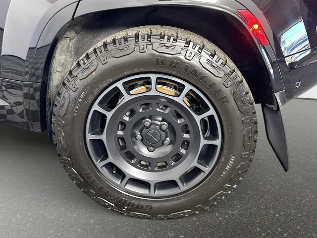 New 2026 Land Rover Defender 110 OCTA AWD/4WD image 33