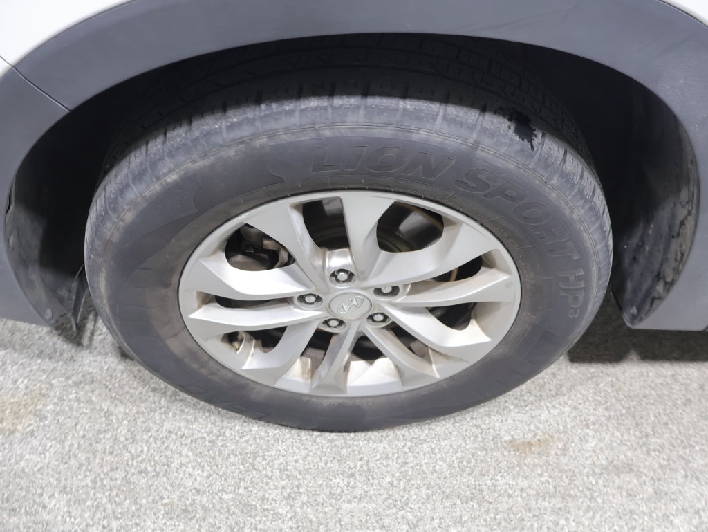 Used 2019 Hyundai Santa Fe SE AWD/4WD image 9