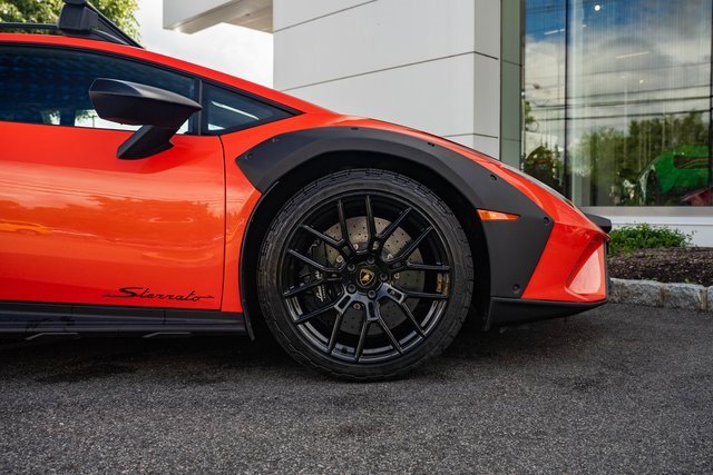 Used 2023 Lamborghini Huracan Sterrato image 18