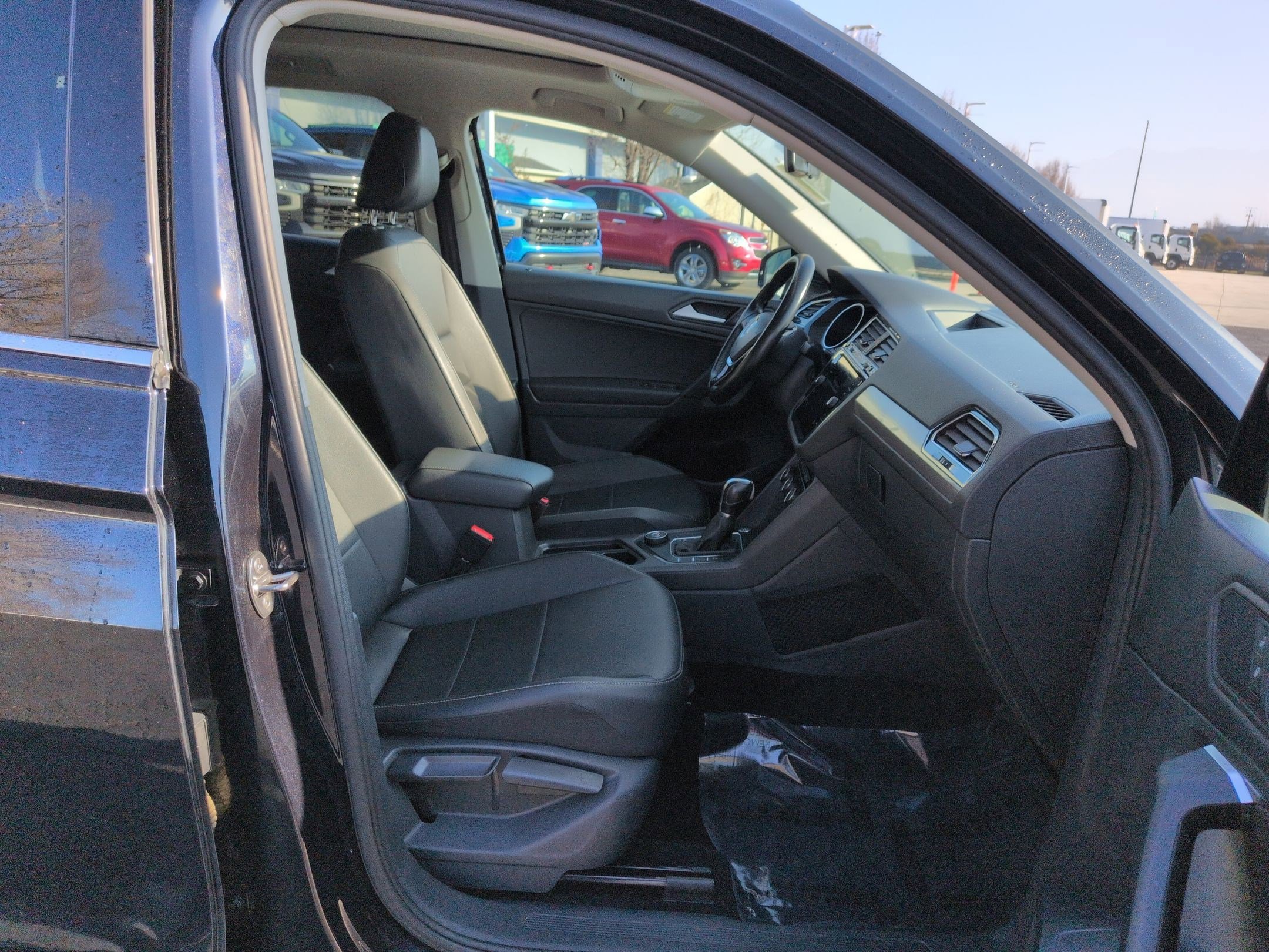 Used 2019 Volkswagen Tiguan SE image 25