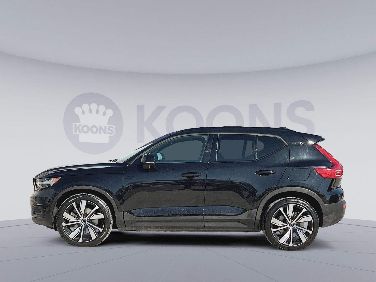 Used 2021 Volvo XC40 P8 Recharge w/ Advanced Package image 2