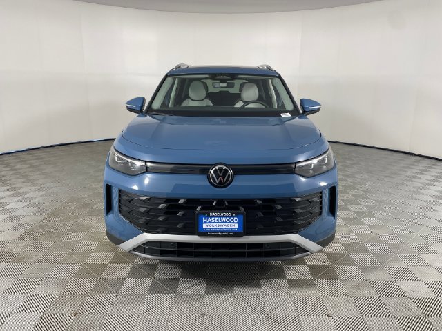 Used 2025 Volkswagen Tiguan SE AWD/4WD image 26