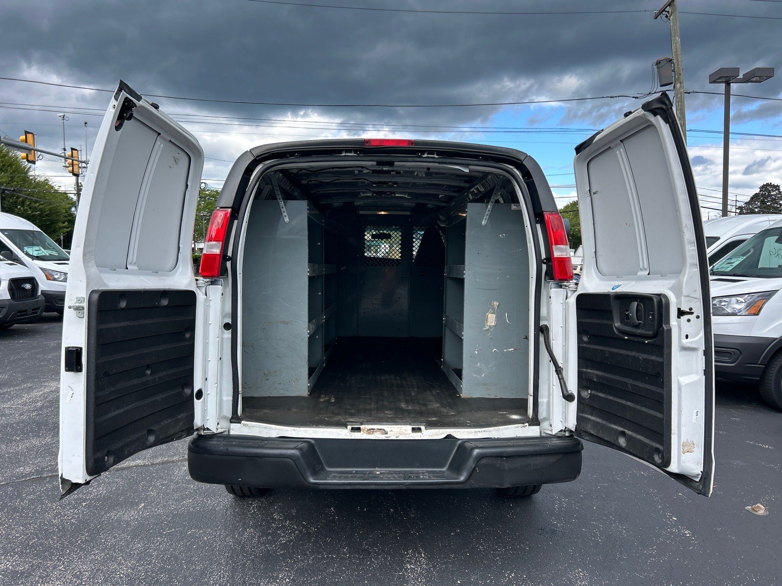 Used 2020 Chevrolet Express 3500 Extended RWD image 10