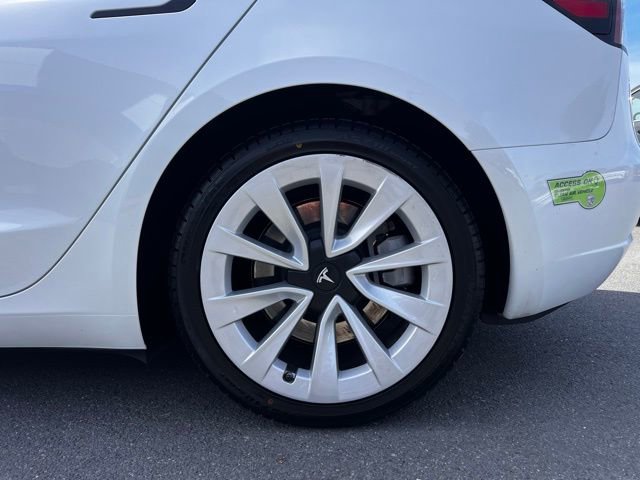Used 2023 Tesla Model 3 Standard Range image 9