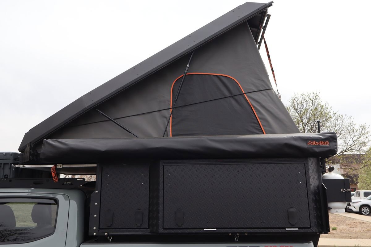 Used 2023 Toyota Tacoma TRD Off-Road w/ TRD Premium Off Road Package AWD/4WD image 32