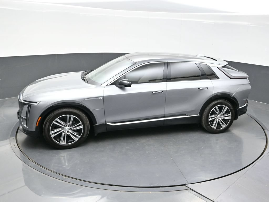 Certified 2024 Cadillac Lyriq Luxury AWD/4WD image 34