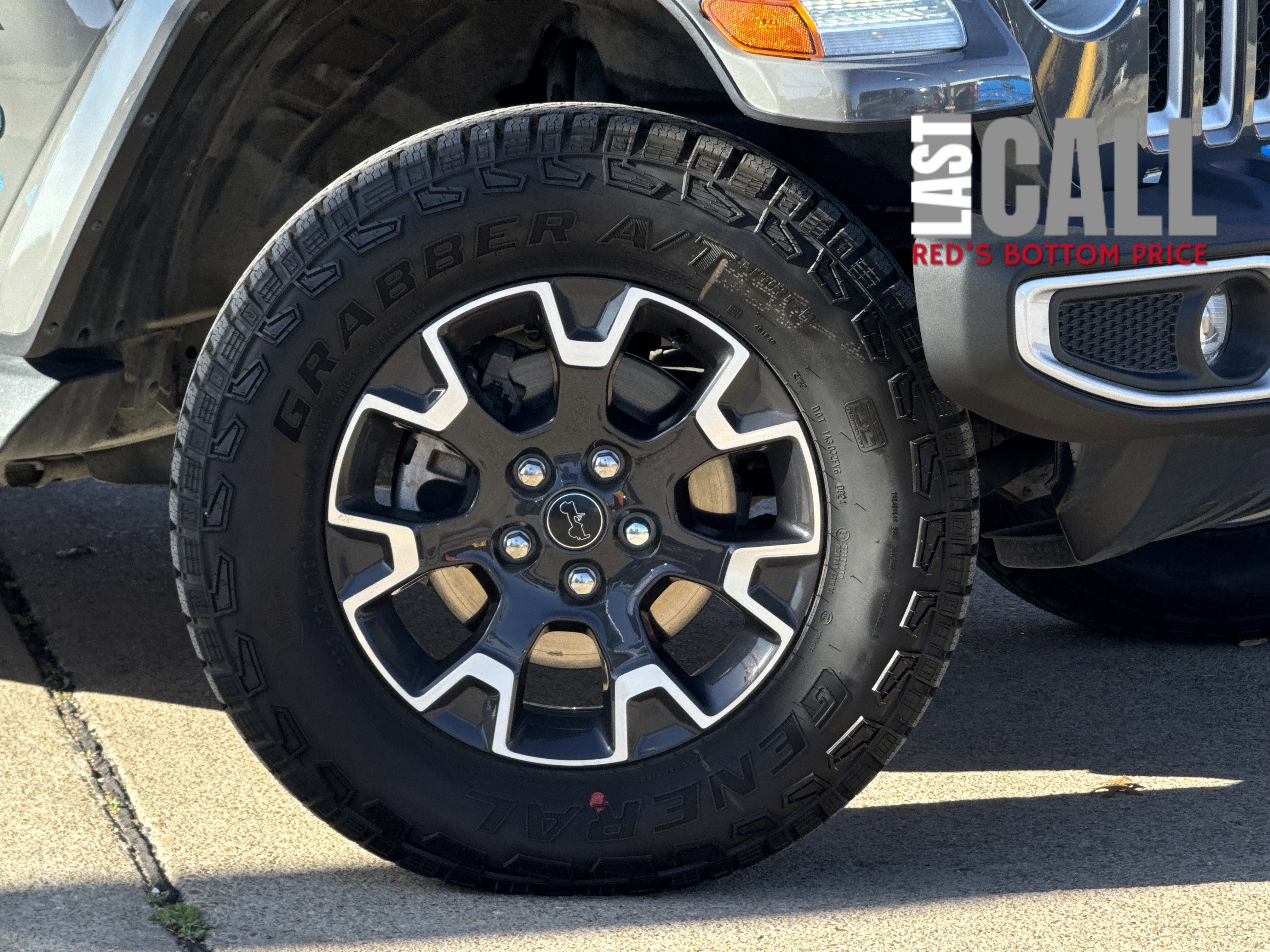 Used 2022 Jeep Wrangler Unlimited Sahara w/ Cold Weather Group image 3