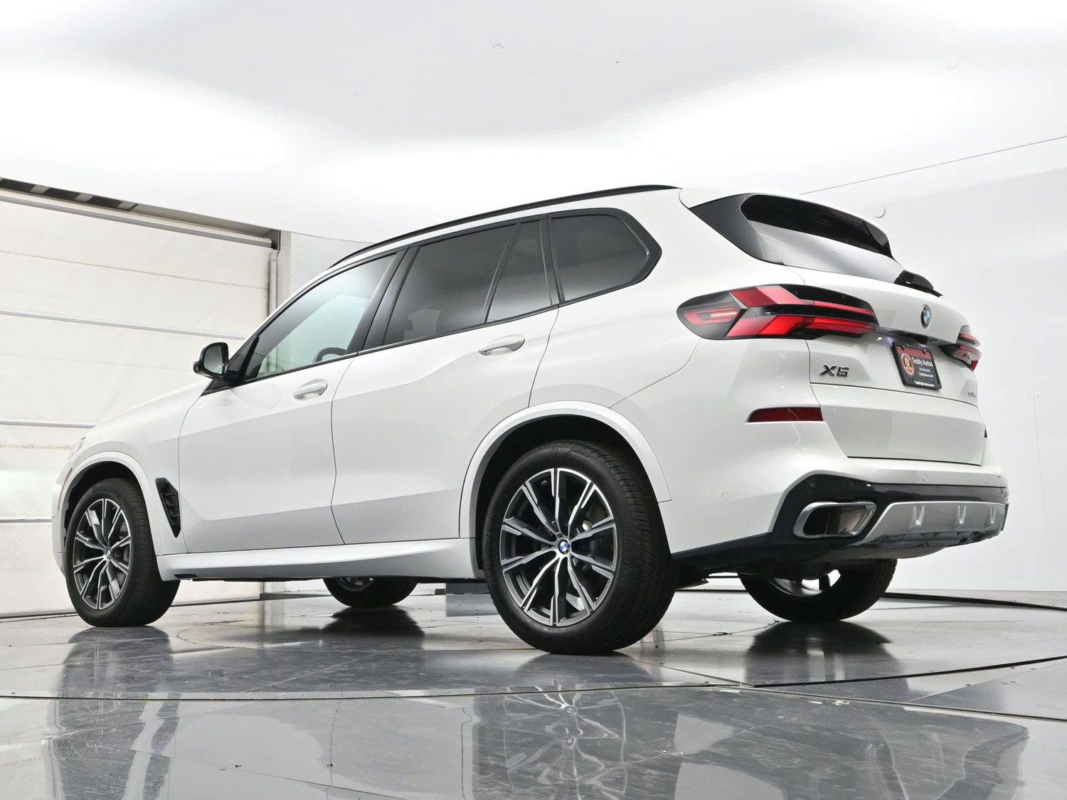 Used 2024 BMW X5 xDrive40i w/ M Sport Package AWD/4WD image 41