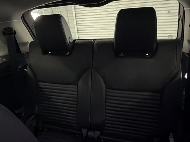 Used 2024 Land Rover Discovery S AWD/4WD image 14