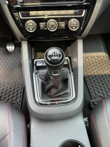 Used 2017 Volkswagen Jetta GLI FWD image 31