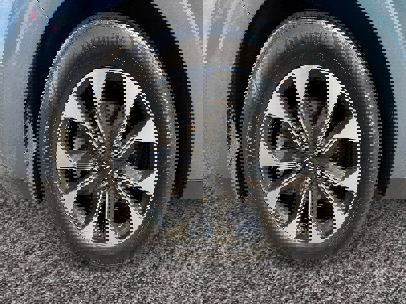 Used 2024 Kia Carnival EX image 9