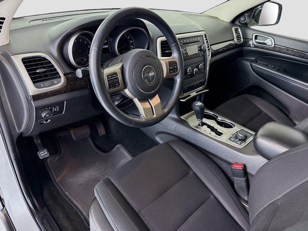 Used 2012 Jeep Grand Cherokee Laredo w/ Laredo E Group image 9
