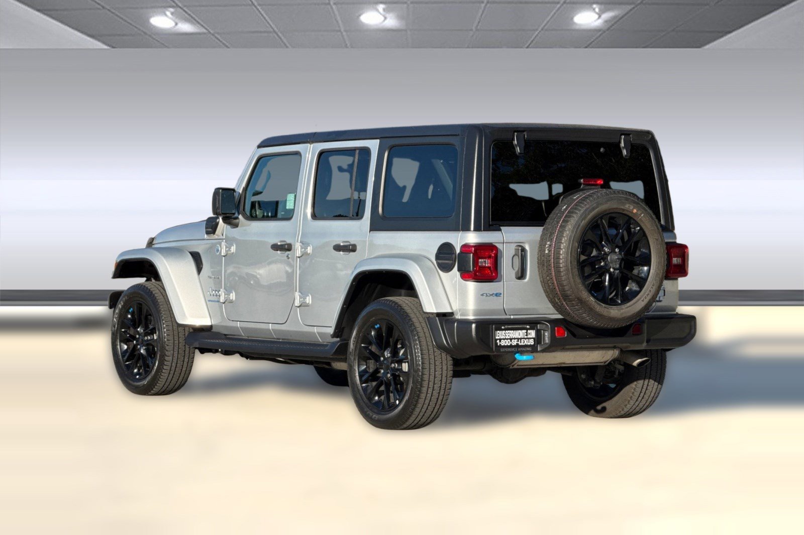 Used 2023 Jeep Wrangler Sahara image 3