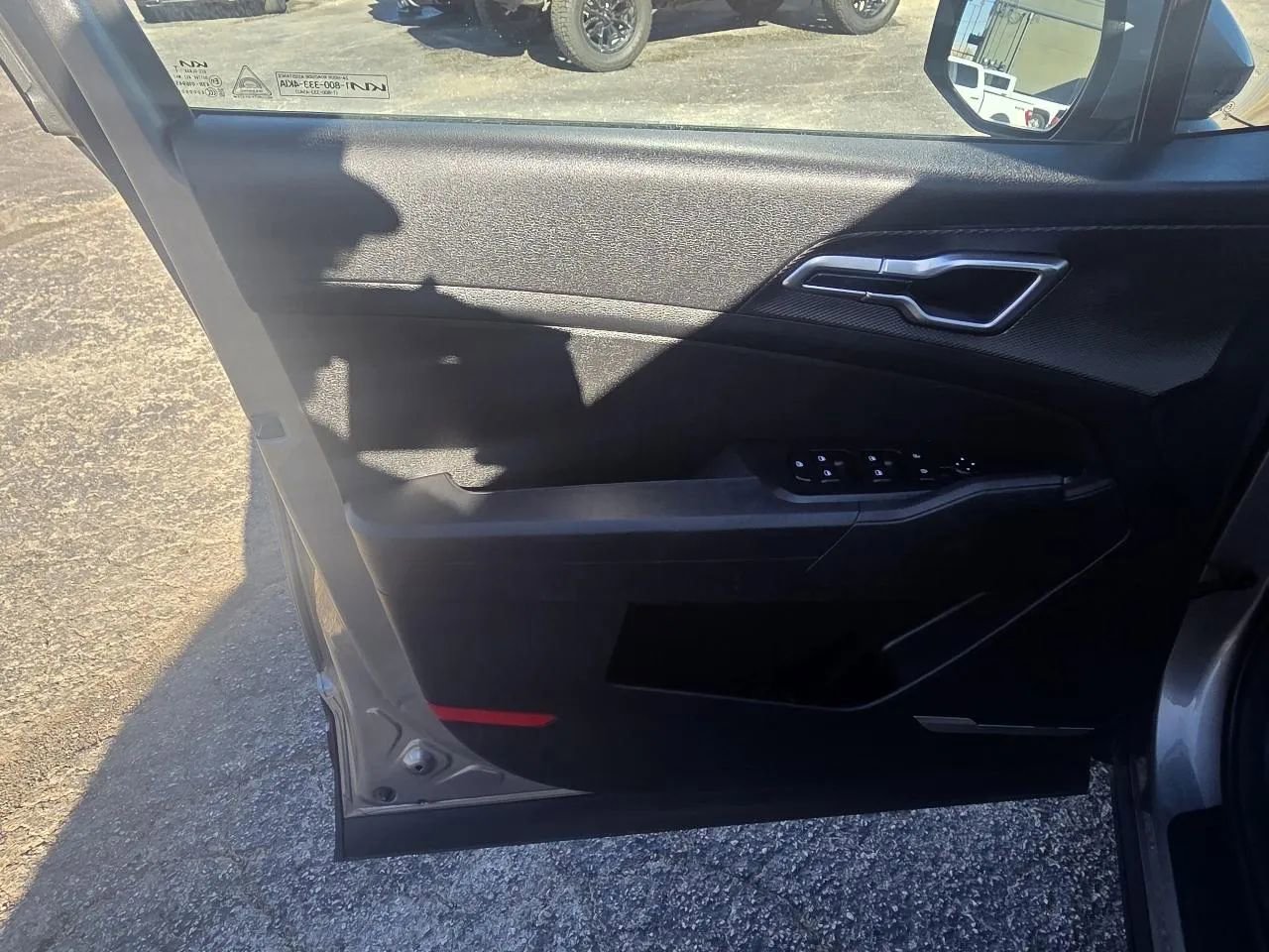 Used 2023 Kia Sportage LX image 10