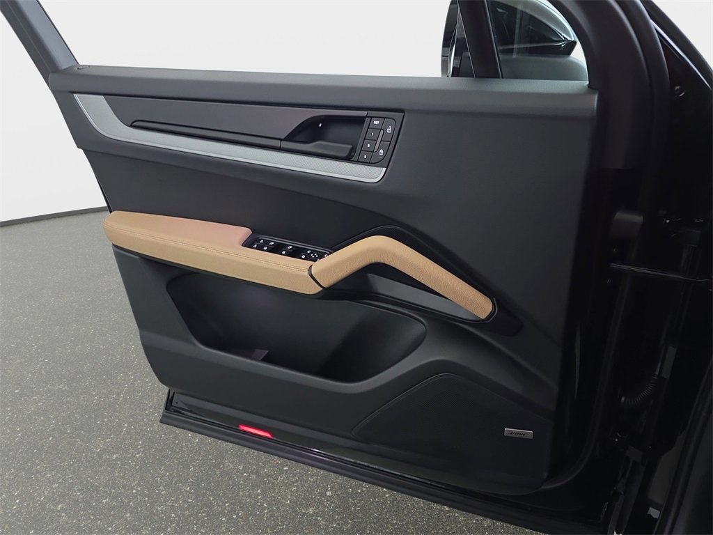 Used 2024 Porsche Cayenne image 29