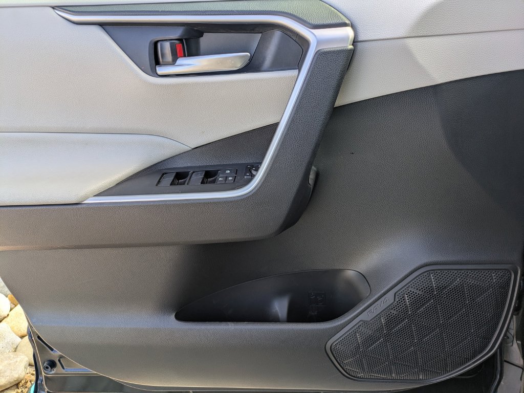 Used 2020 Toyota RAV4 XLE w/ Convenience Package AWD/4WD image 11