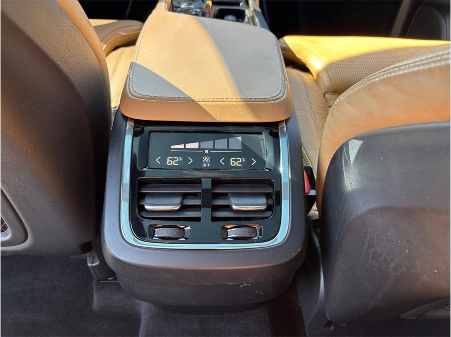 Used 2016 Volvo XC90 T6 Inscription w/ Vision Package image 42