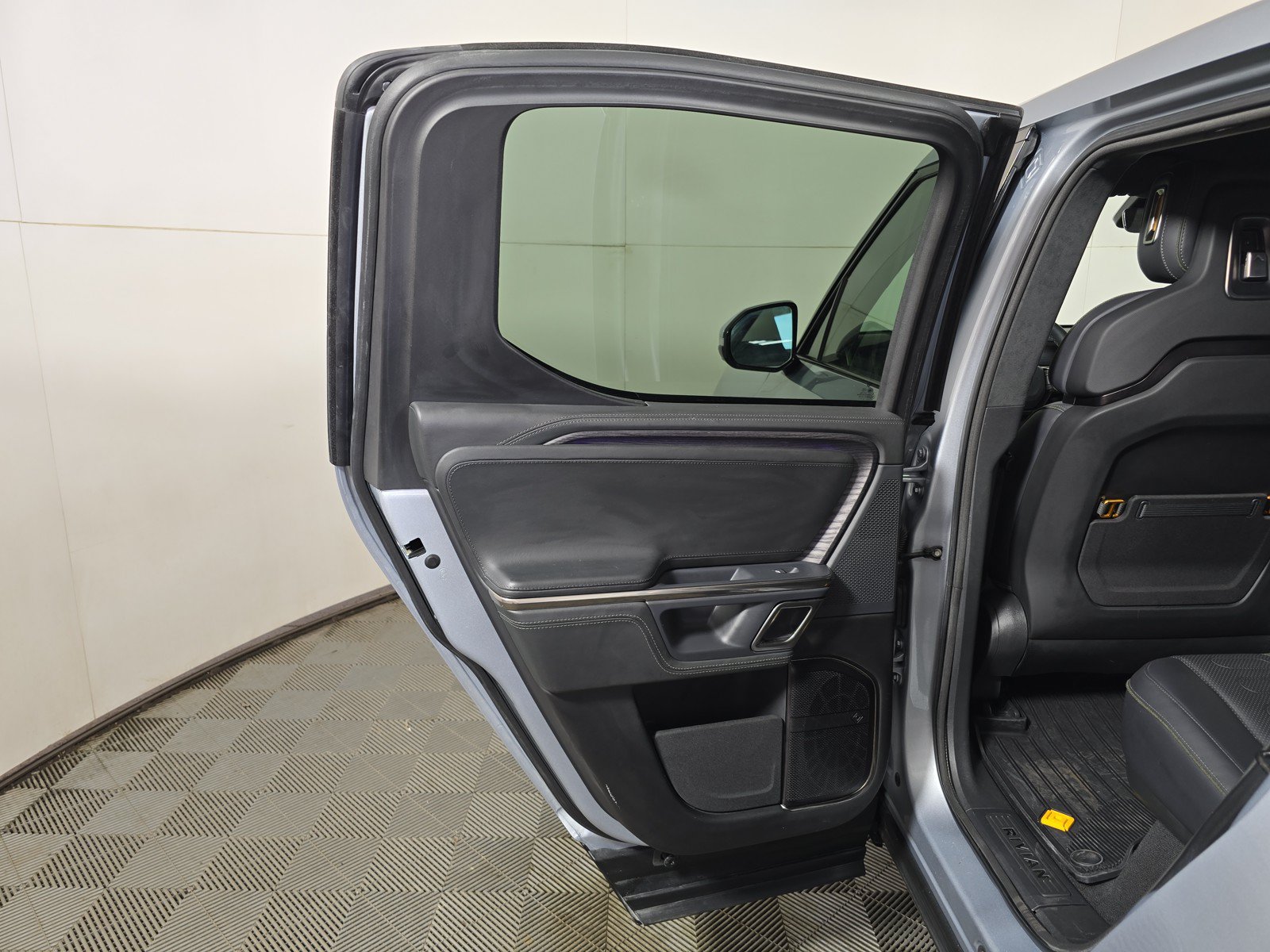 Used 2024 Rivian R1T Adventure AWD/4WD image 17