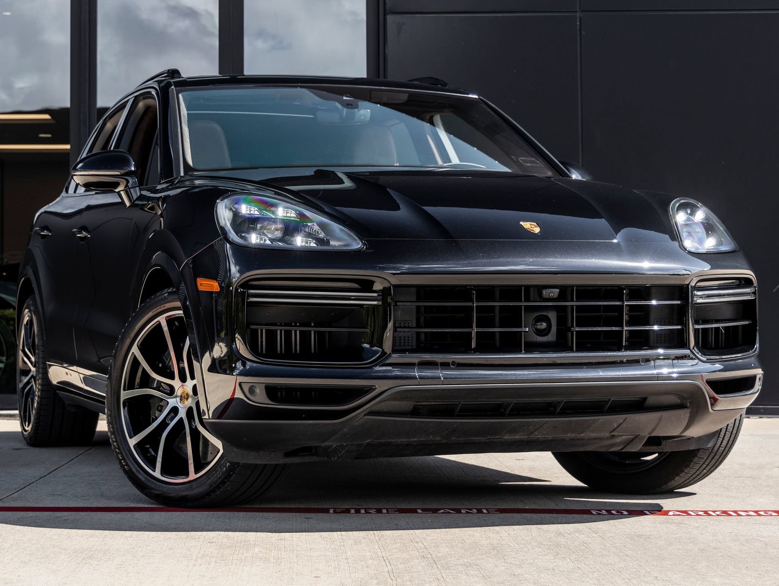 Certified 2021 Porsche Cayenne Turbo S AWD/4WD image 6