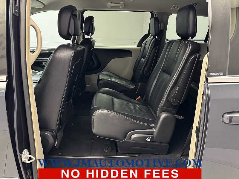 Used 2014 Chrysler Town & Country Touring image 14