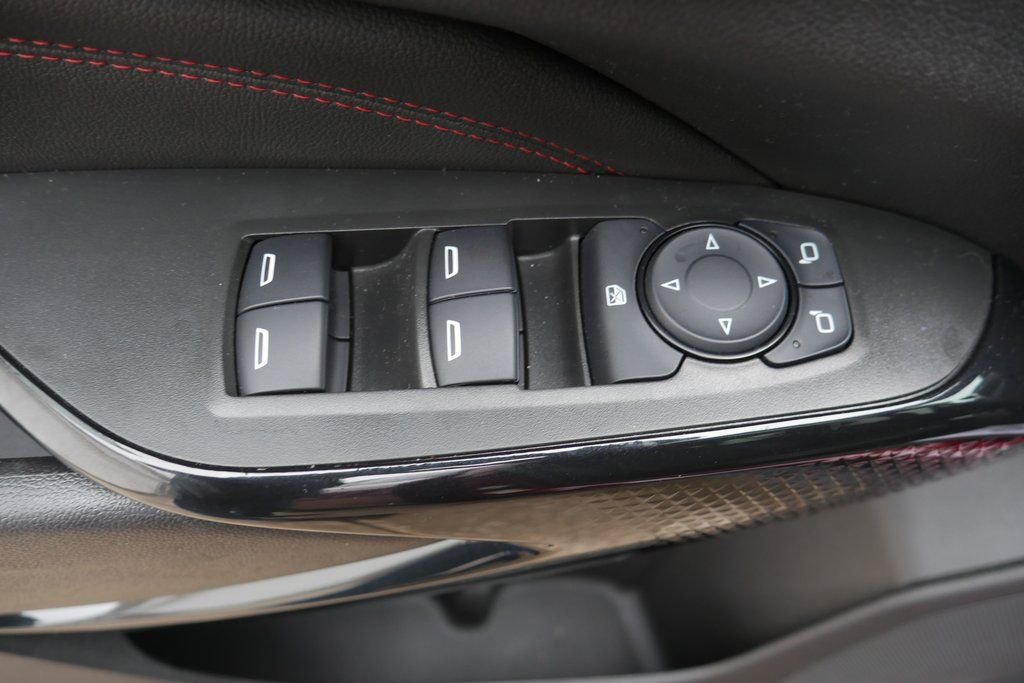 Used 2025 Chevrolet Trax RS w/ Sunroof Package image 31