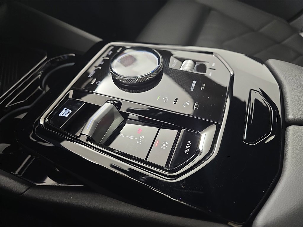 Used 2026 BMW 530i xDrive w/ Premium Package image 28