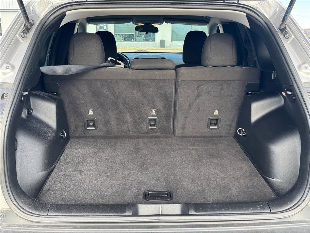 Used 2019 Jeep Cherokee Latitude w/ Cold Weather Group image 7