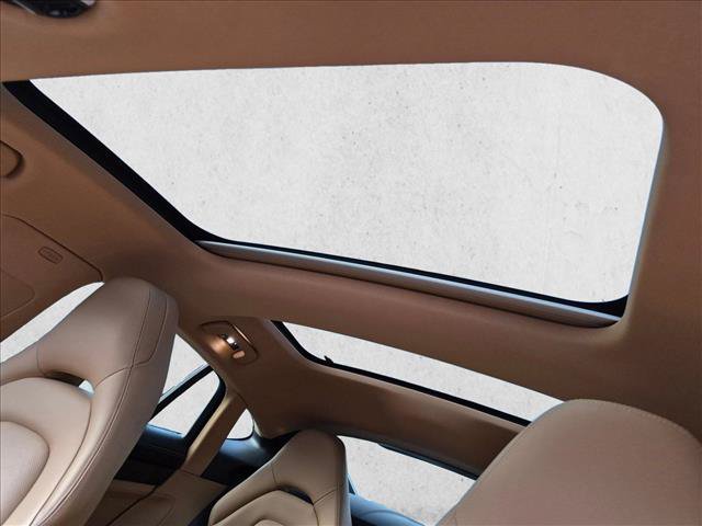 Used 2020 Porsche Panamera RWD image 13