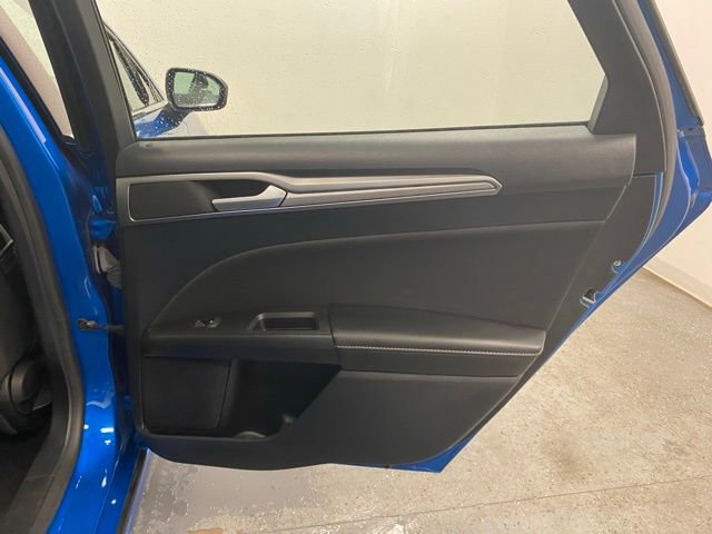 Used 2020 Ford Fusion SE image 30