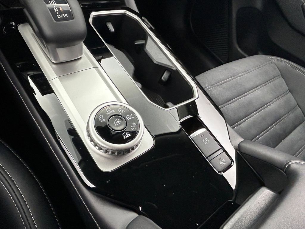 New 2025 Mitsubishi Outlander AWD image 30