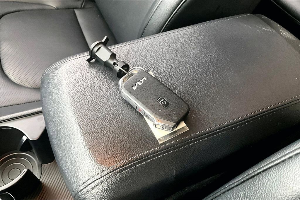 Used 2023 Kia Sportage EX image 13