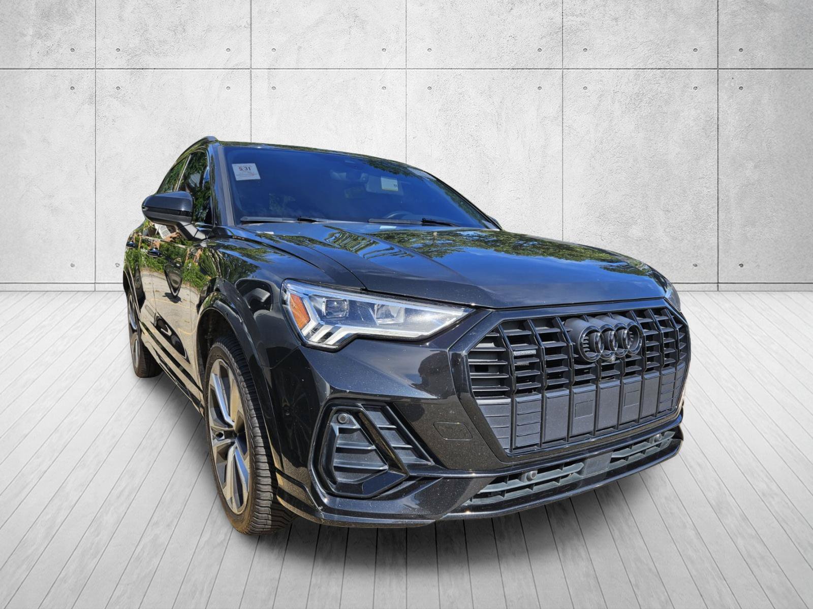 Used 2022 Audi Q3 2.0T Premium Plus w/ Premium Plus Package AWD/4WD image 2