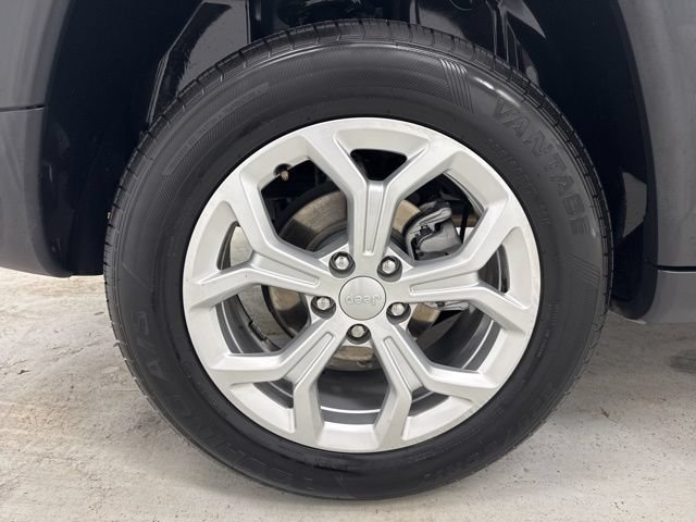 Used 2024 Jeep Compass Latitude AWD/4WD image 29