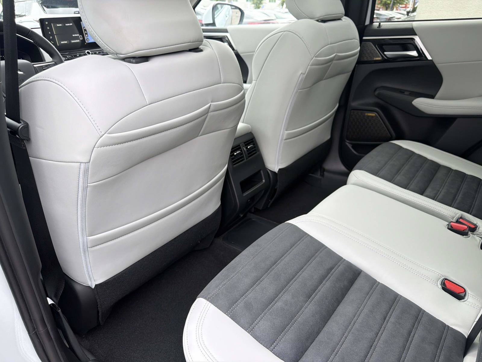 New 2026 Mitsubishi Outlander SE AWD/4WD image 10