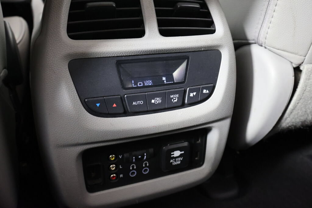Used 2016 Honda Pilot Touring image 16