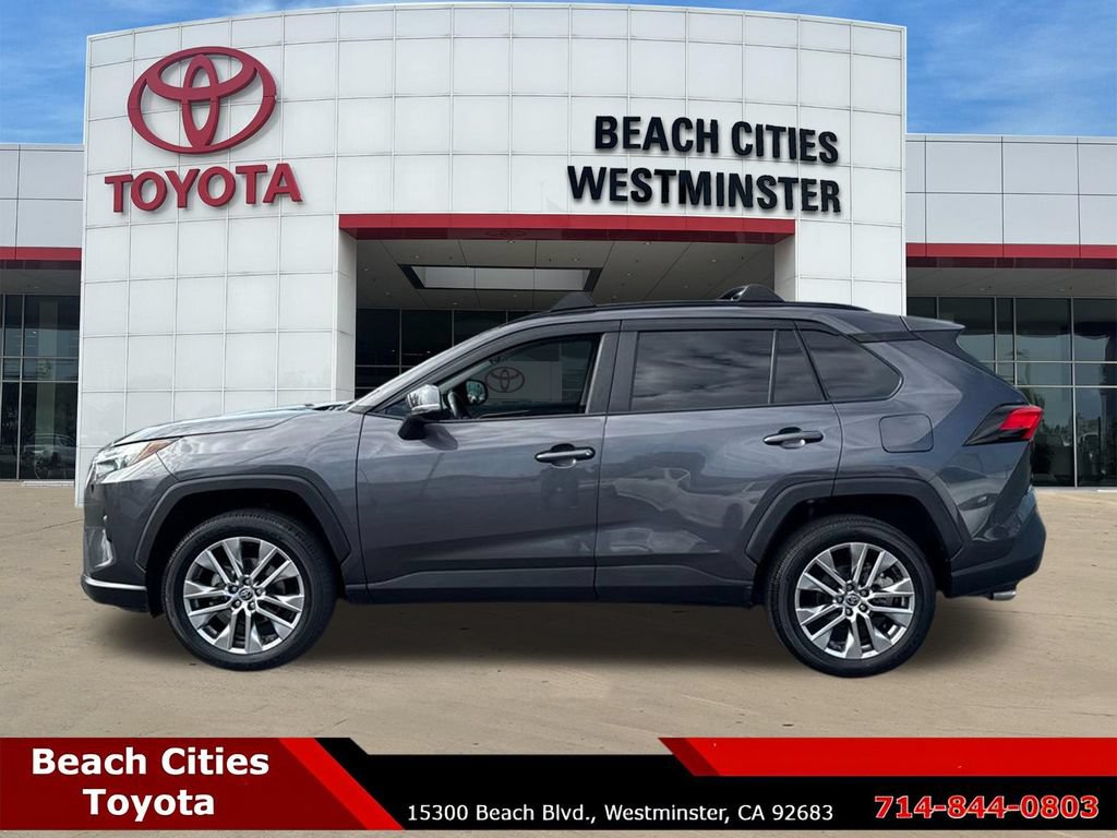 Used 2022 Toyota RAV4 XLE Premium AWD/4WD image 7