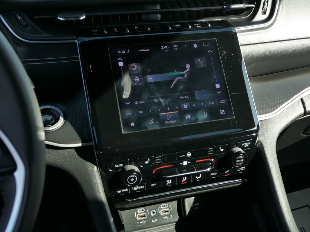 Used 2023 Jeep Grand Cherokee Altitude image 17