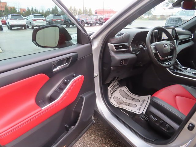Used 2023 Toyota Highlander XSE image 17