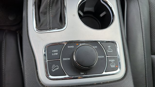 Used 2019 Jeep Grand Cherokee Summit AWD/4WD image 10