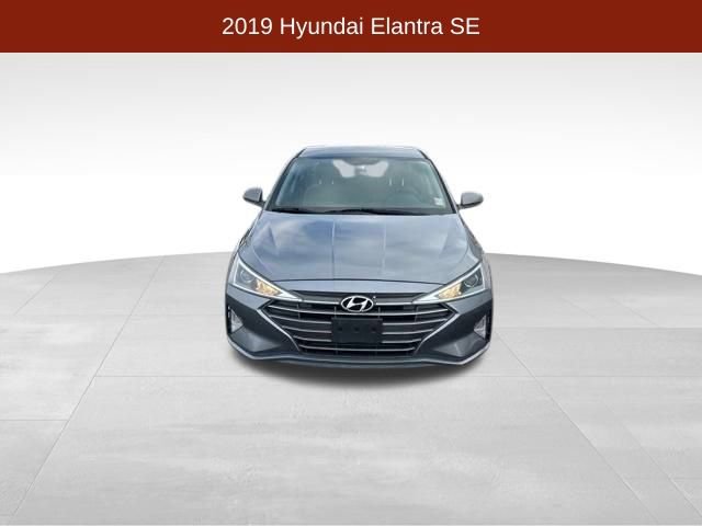 Used 2019 Hyundai Elantra SE image 2