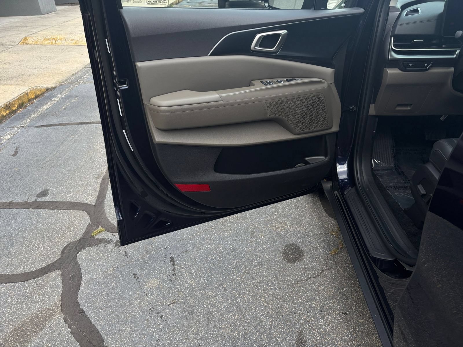 Used 2026 Kia Carnival FWD image 18
