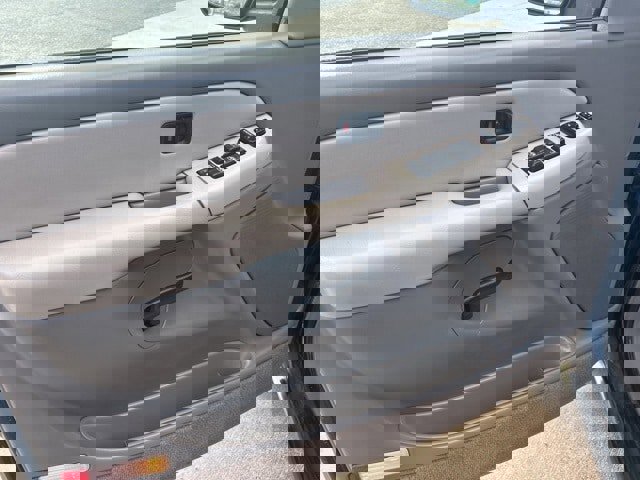 Used 2000 Chevrolet Suburban LS w/ LS Preferred Equipment Group image 17