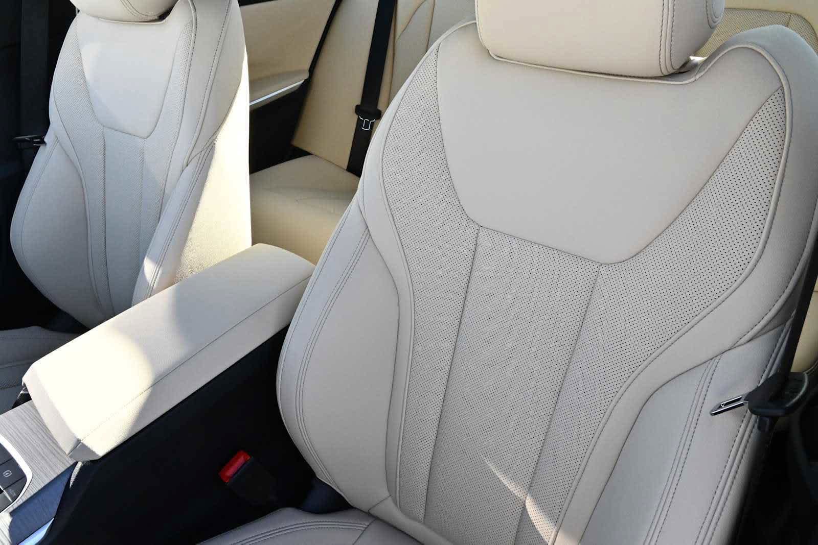 Used 2026 BMW 330i Sedan w/ Premium Package RWD image 9