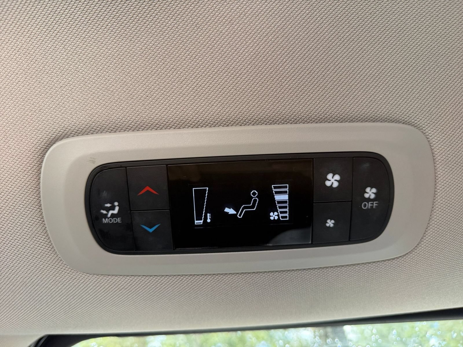 Used 2024 Chrysler Voyager LX FWD image 21
