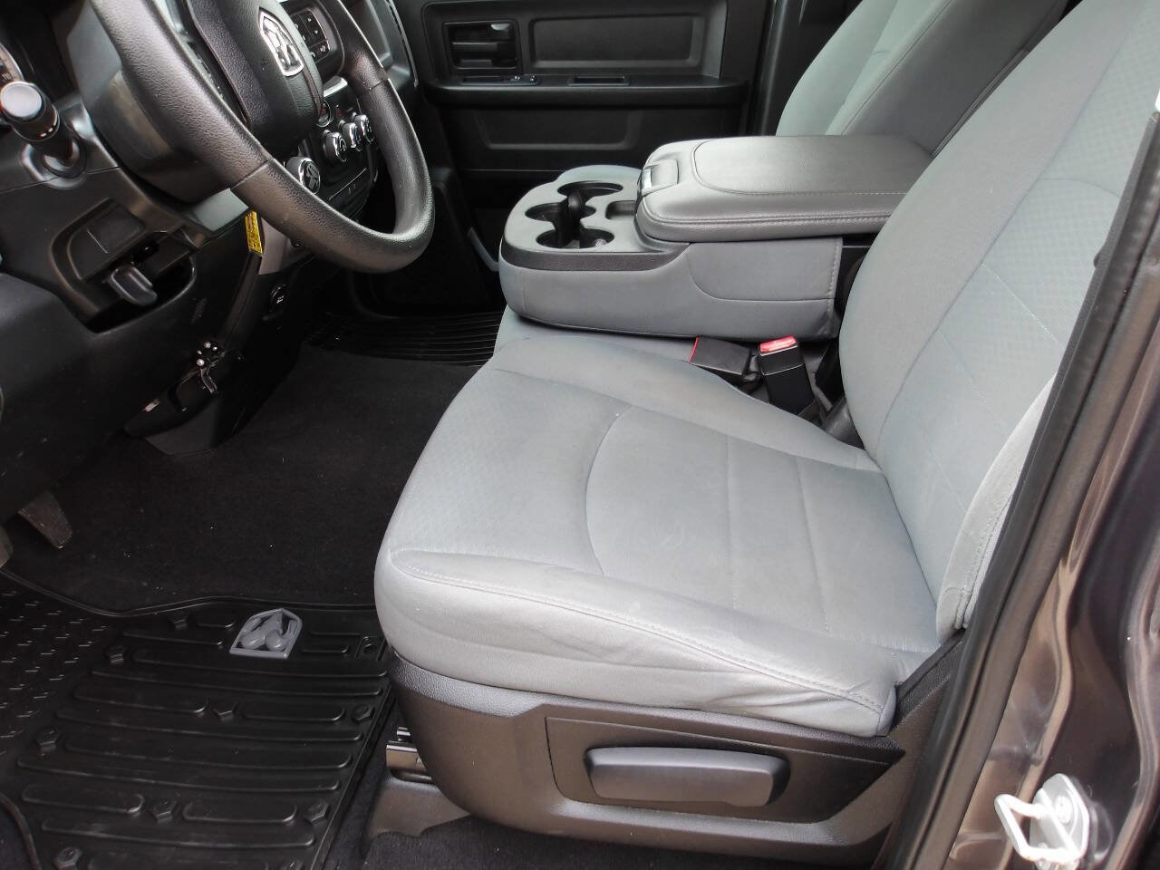 Used 2017 RAM 1500 Express w/ Express Value Package AWD/4WD image 6
