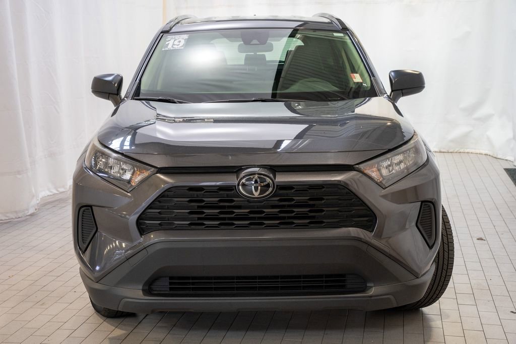 Used 2019 Toyota RAV4 LE image 2
