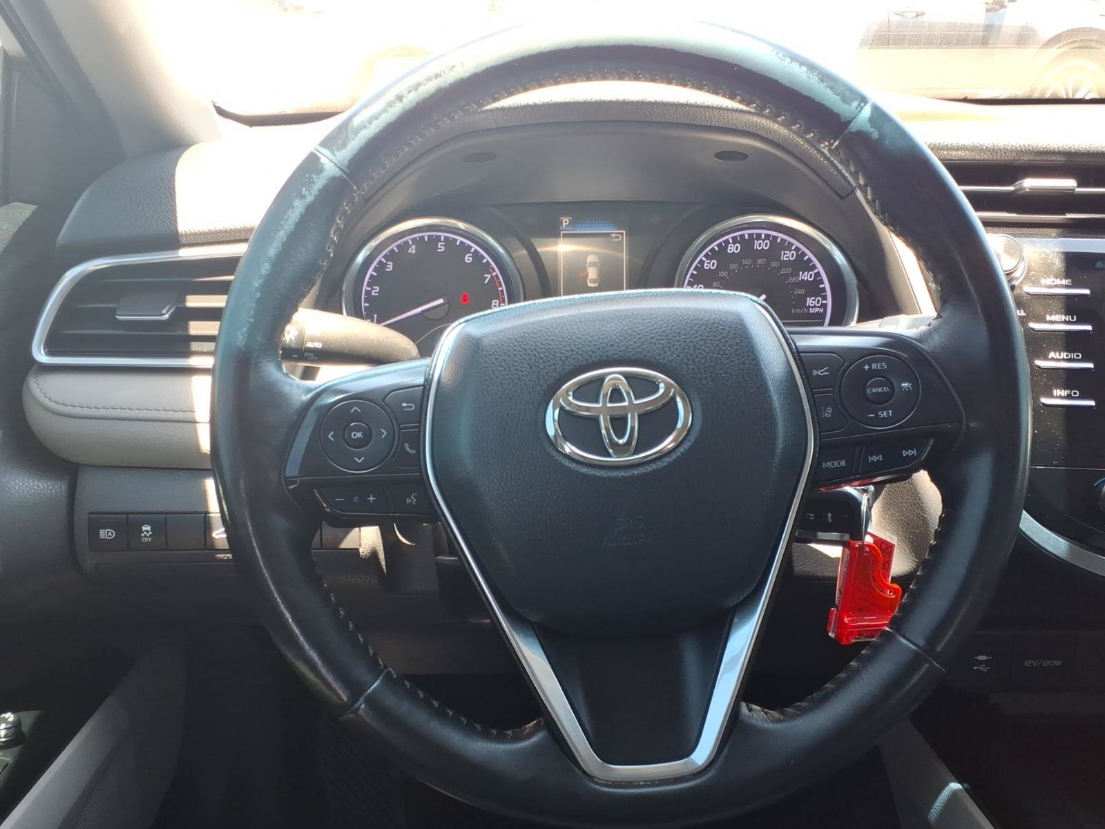Used 2018 Toyota Camry SE FWD image 12